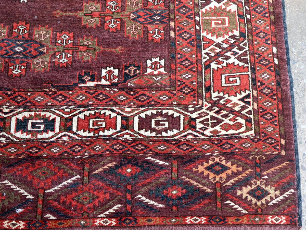 Turkmen Yomut Rug | 6' 10" x 10' 7"
